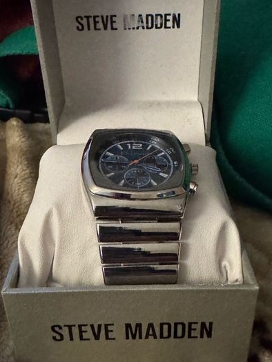 Steve Madden watch brand new unused boxed