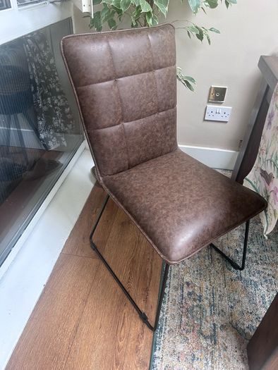 Table & chairs