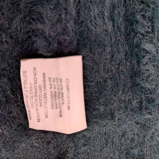 women alpaca  one size fits 8 to 12 very good quality
