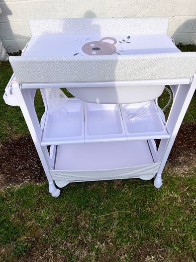 Baby changing table, with bath.