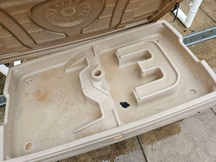 Sand and water table
