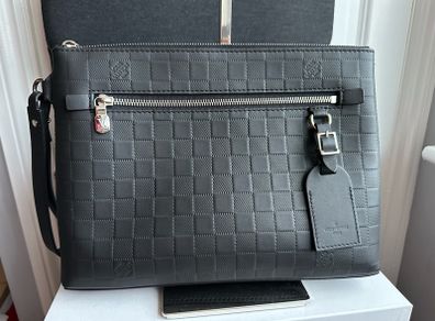 Louis Vuitton Takeoff pouch