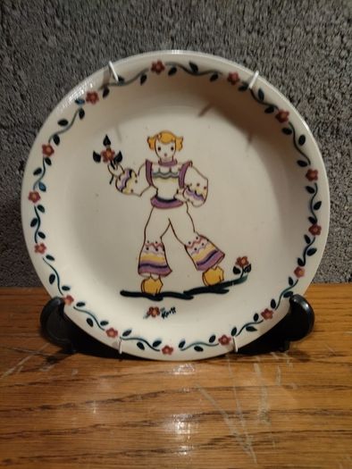 plates and wall hanging plates