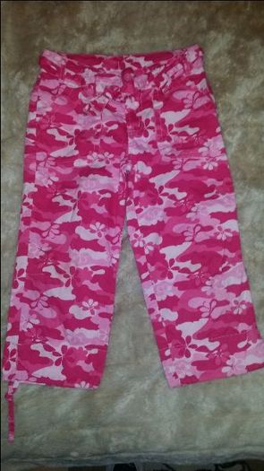 A'nD pink 3/4 lenght girls pants age 10 height 140cm Postage included