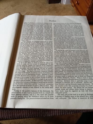 1961 Vintage The Universal English Dictionary. Heron Books.