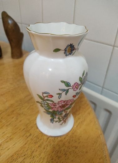 6" Pembroke Edwardian Flower Vase (Gold Trim) by AYNSLEY Fine Bone china in Excellent condition
