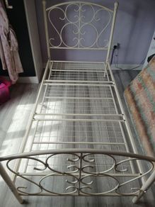 single metal bed frame