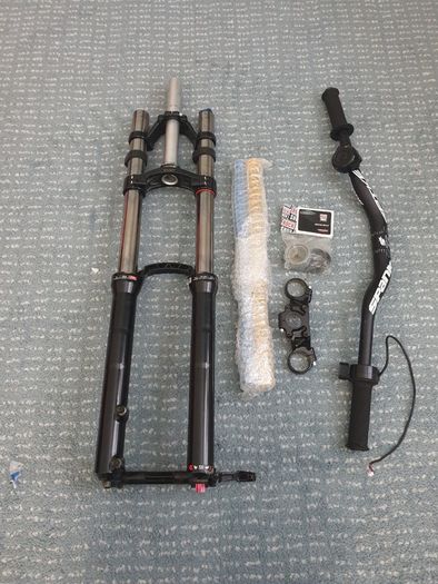 available  used very good condition   with extra parts  RockShox Domain Dual Crown