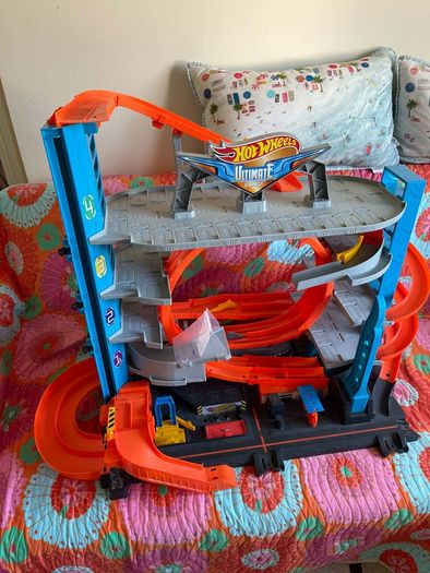 4 lots paw patrol & 3 lots hot wheels