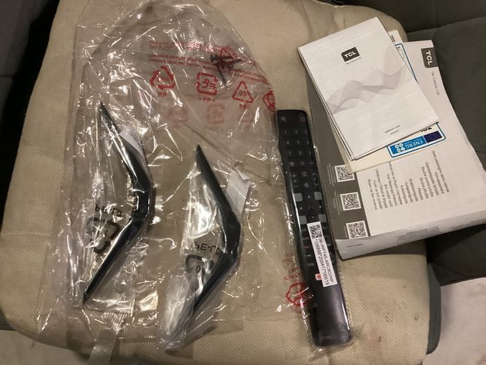 TLC 32 inch SMART Television with USB, HDMI, PC Connection port, WIFI connectivity, etc (Boxed / Like New)