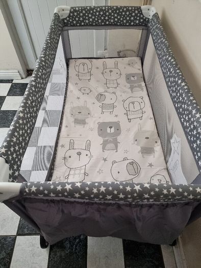 baby crib