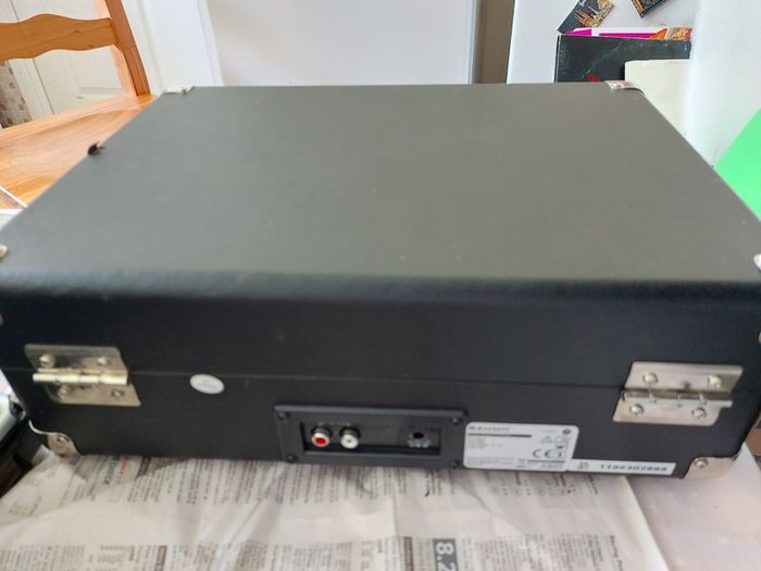 BAUHN Vintage Suitcase Turntable, Model TI-VT-0616, in very good condition