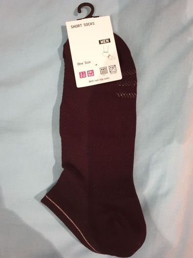 black uniqlo socks