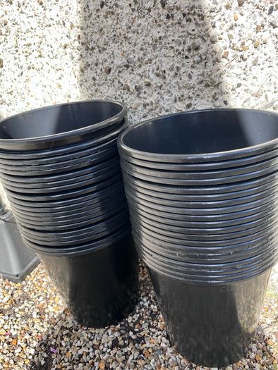 40 Black buckets