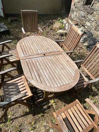 Hardwood extendable patio table