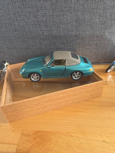 Welly Porsche 911 Carrera Cabriolet (993) 1:24 Diecast Model
