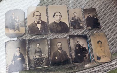 8 tintype antique photos, 1800s, playing card sized, post 4e D18