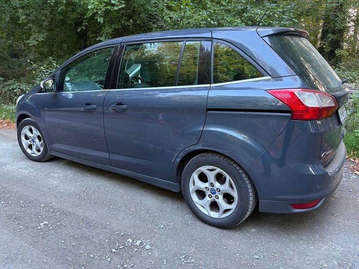 Ford Grand C-Max 2014 priced to sell!