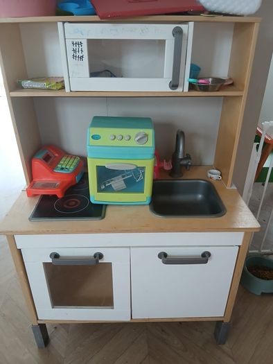 Toy kitchen