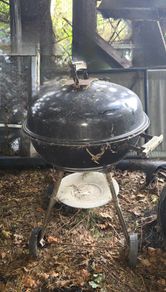 Compact Kettle charcoal barbecue,