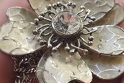 Vintage necklace with a flower pendant by Pilgrim.
