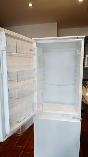 Zanussi integrated fridge freezer