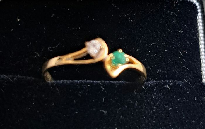 18 ct yellow gold ring