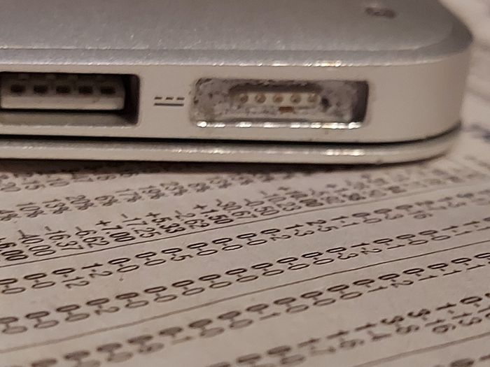 Apple MacBook Air, Model A1466, 13 inch, Needs Ram, has no Ram, excellent condition otherwise