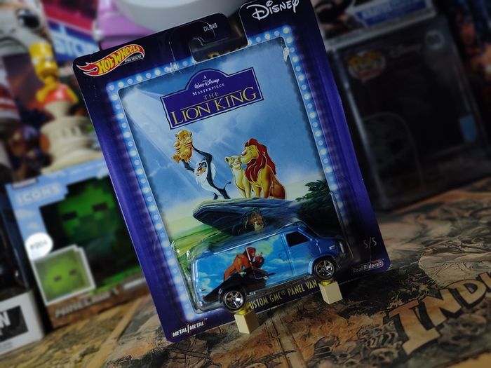 Custom GMC Panel Van ! The Lion King ! Hot Wheels Premium ! 2011 ! Disney ! Mattel !