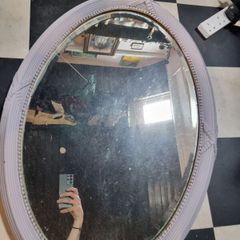 Oval mirror with fluted frame for collection