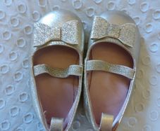 H and M Infant gold sparkly shoes size 18/19