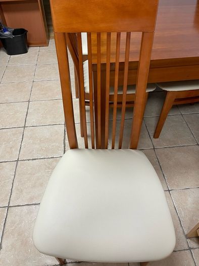Kitchen dinning table and 6 chairs