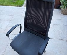 Office chair and desk