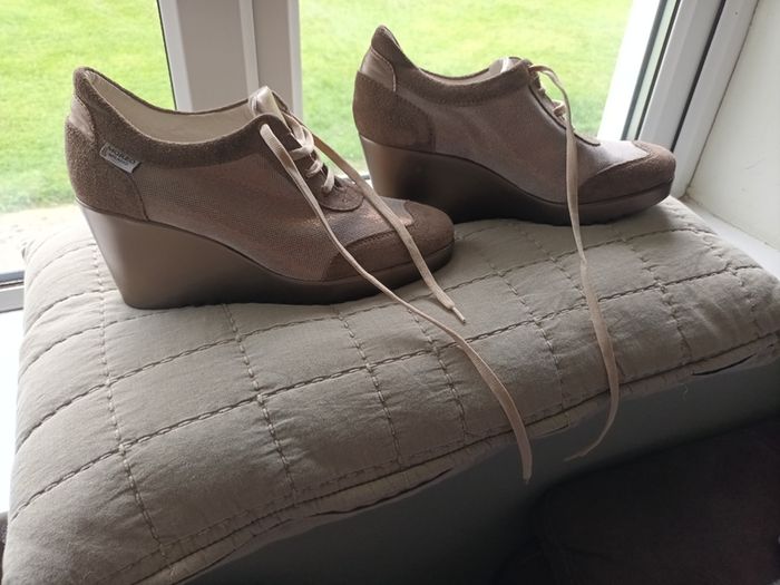 Marco Moreo wedge, soft suede & leather mint condition