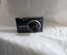 Samsung ST150F compact digital camera