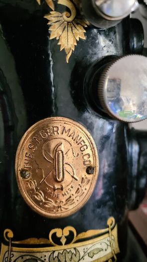 Singer 1930s machine 28k model