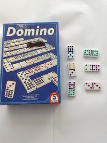 Domino set with large tiles coloured spots