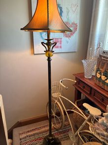"Vintage Hollywood Regency Brass style Floor Lamp - Amber Glass Font & Original Bell Shade"  H155cm