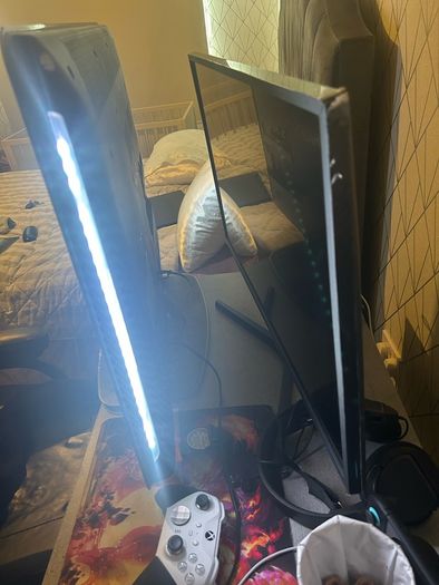 36 inch Philips SQ552-1ELA with remote control.