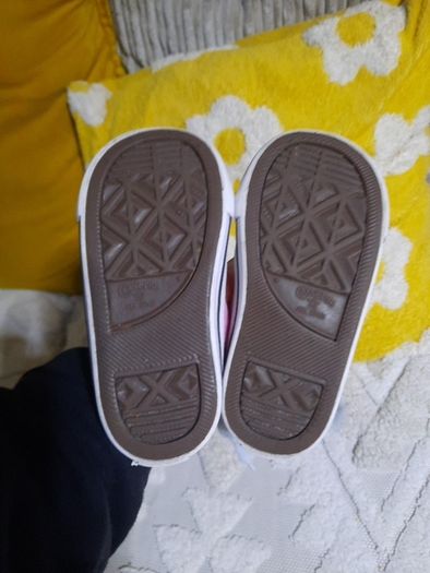 baby girl pink converse