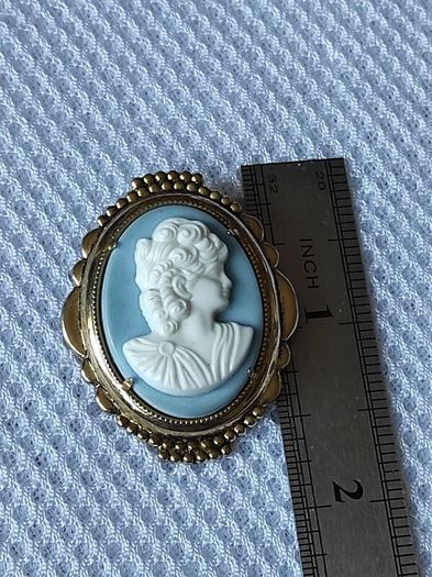 Cameo brooch