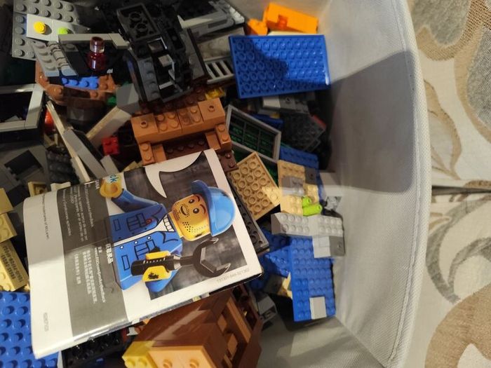 Box of Lego mix