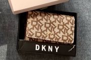 DKNY Purse  (brand new)