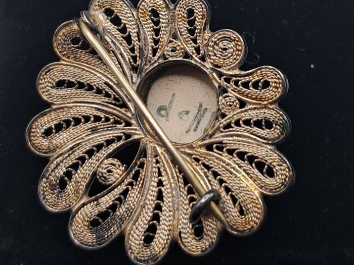 Vintage signed Delft filigree brooch