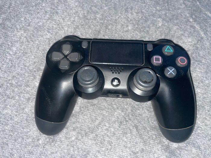 Playstation 4 Slim 1TB + 2 Controllers & power plug