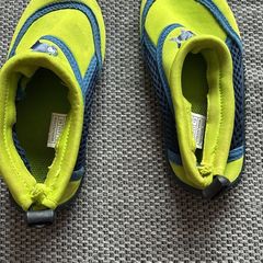 Swimming shoes