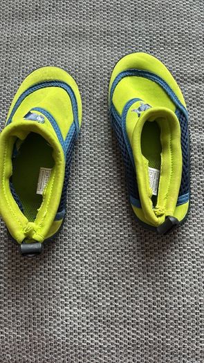 Swimming shoes