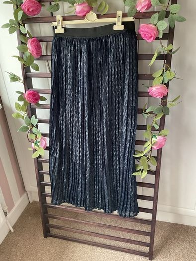 skirt Bnwt navy party wear skirt size medium large lilie rose brand