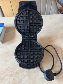 Waffle maker with 3 attachments