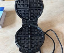 Waffle maker with 3 attachments